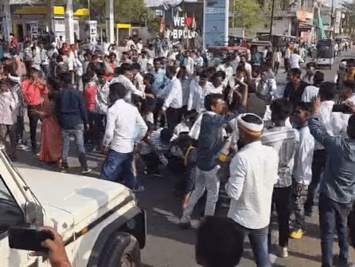 नरोत्तम मिश्रा का टिकट कटते ही दतिया में बवाल, 11 तस्वीरों में देखिए NH-44 पर 12 घंटे का तांडव!