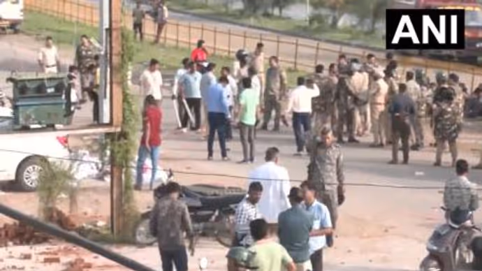 नरोत्तम मिश्रा का टिकट कटते ही दतिया में बवाल, 11 तस्वीरों में देखिए NH-44 पर 12 घंटे का तांडव!