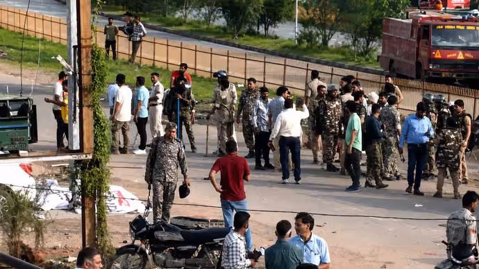 नरोत्तम मिश्रा का टिकट कटते ही दतिया में बवाल, 11 तस्वीरों में देखिए NH-44 पर 12 घंटे का तांडव!