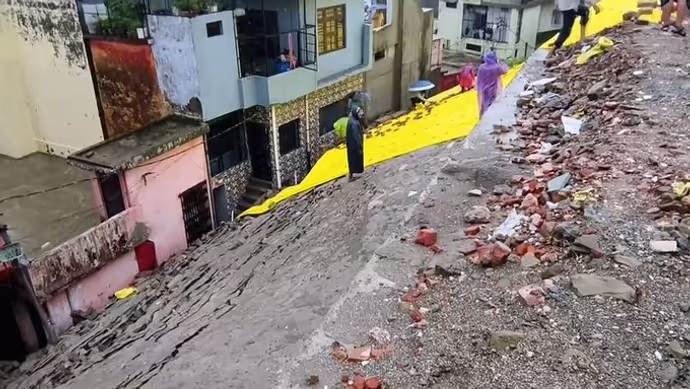 हिमालयी राज्यों में मॉनसून का कहर: 10 तस्वीरों में तबाही का खौफनाक मंजर