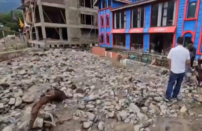 कश्मीर: अनंतनाग में बादल फटने से मची तबाही, 6 PHOTO में देखें खौफनाक मंजर