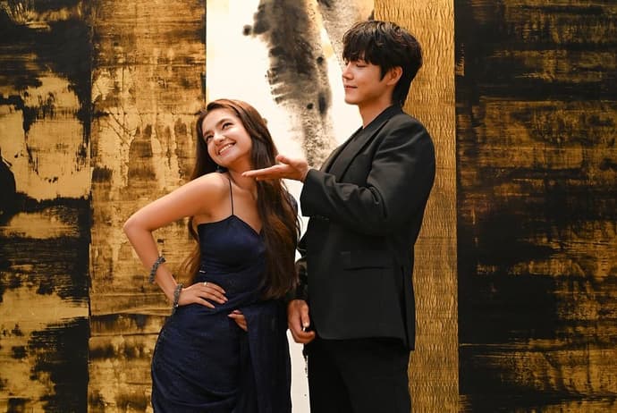 23 की उम्र में K-Drama तक पहुंचीं अनुष्का सेन, 9 Photos में देखें उनका स्टनिंग लुक