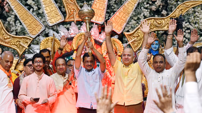 6 PHOTO: कभी पकड़ी गदा तो कभी पत्नी संग पढ़ा 'सुंदरकांड', पहली बार बदले-बदले नजर आए केजरीवाल