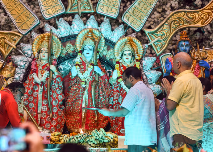 6 PHOTO: कभी पकड़ी गदा तो कभी पत्नी संग पढ़ा 'सुंदरकांड', पहली बार बदले-बदले नजर आए केजरीवाल