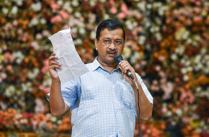 6 PHOTO: कभी पकड़ी गदा तो कभी पत्नी संग पढ़ा 'सुंदरकांड', पहली बार बदले-बदले नजर आए केजरीवाल