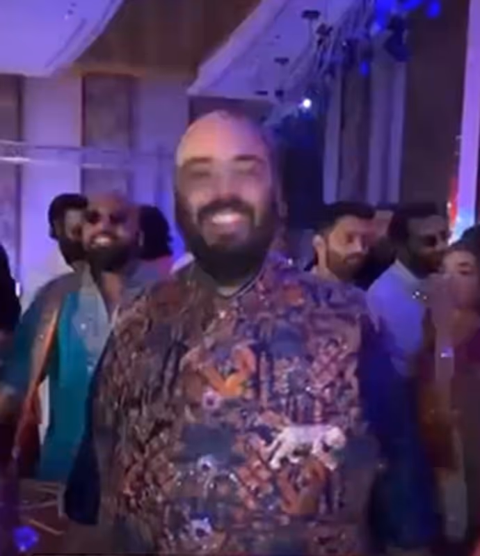दोस्त की विदाई में छलके अंबानी की बहू के आंसू, 8 PHOTO में देखें अनंत अंबानी की बारात वाली मस्ती