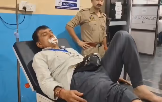 अमरनाथ यात्रियों से भरी बसें कार से भिड़ीं, 8 तस्वीरों में देखें जम्मू-श्रीनगर हाईवे का भयानक एक्सीडेंट