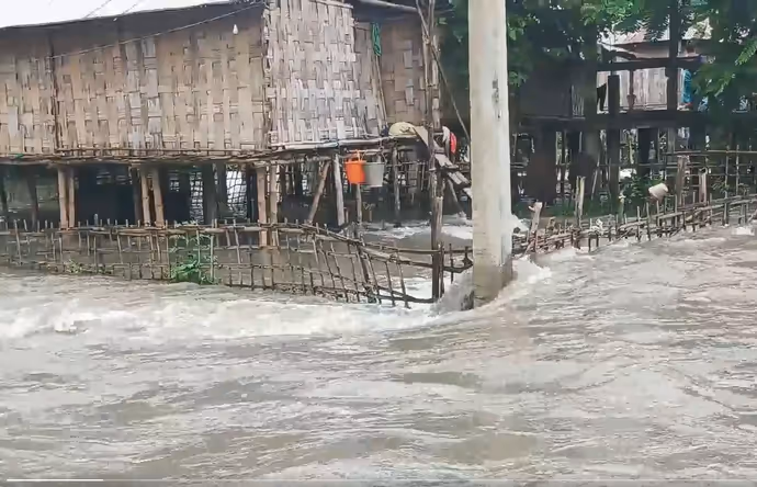 असम में तबाही का तांडव, 8 PHOTO में देखें बाढ़ ने कैसे ढाया कहर