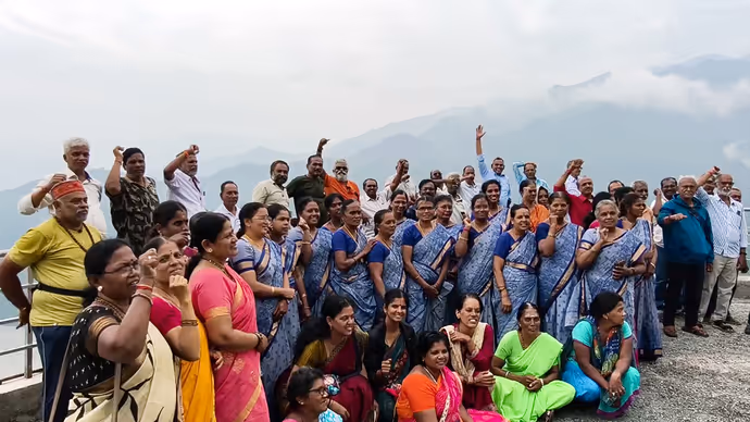 दुनिया के सबसे ऊंचे चिनाब रेल ब्रिज की 6 PHOTOS, इसके आगे एफिल टावर भी छोटा