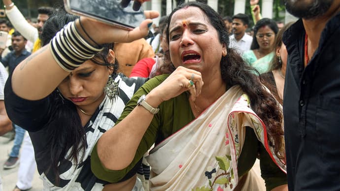 कौन हैं वीणा मानवी जो गिरफ्तार होते ही रो पड़ीं, 6 PHOTO में देखें बिहार पुलिस का एक्शन