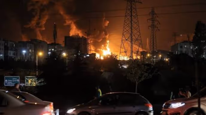 अमेरिका ने लगातार तीसरी रात ईरान पर की भीषण बमबारी, देखें तबाही की 10 भयावह तस्वीरें!