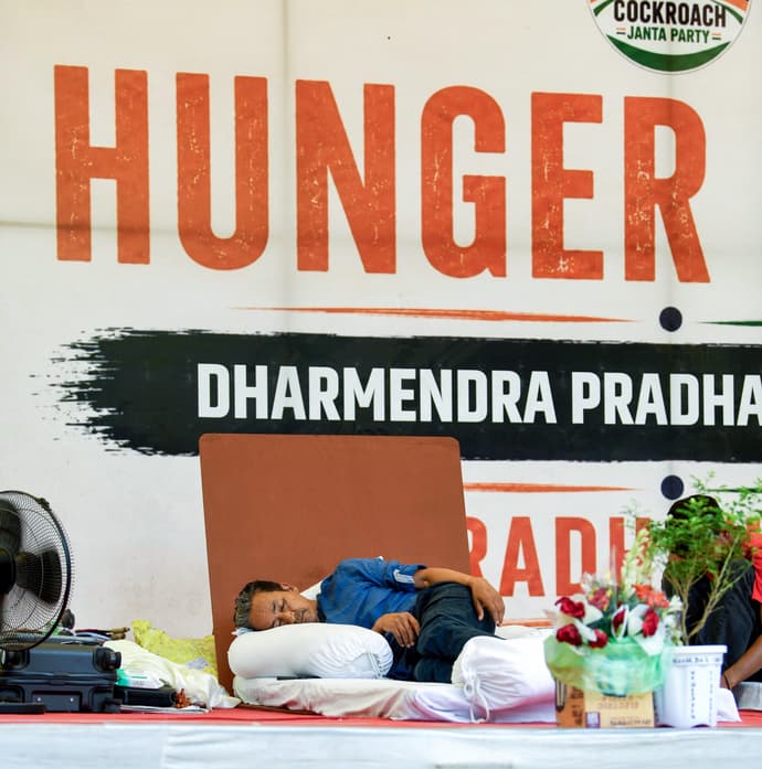 17 दिन से भूख हड़ताल पर सोनम वांगचुक, 5 तस्वीरों में देखें कैसी हो गई हालत