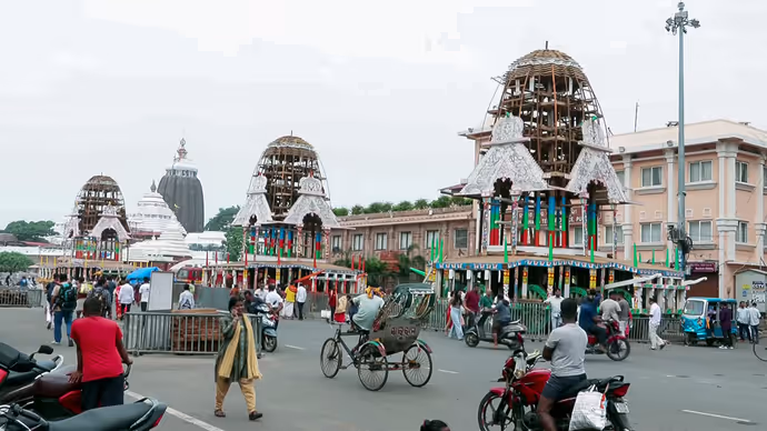 पुरी में तैयार हो रहा भगवान जगन्नाथ का रथ, 6 PHOTO में देखें रथयात्रा की तैयारी