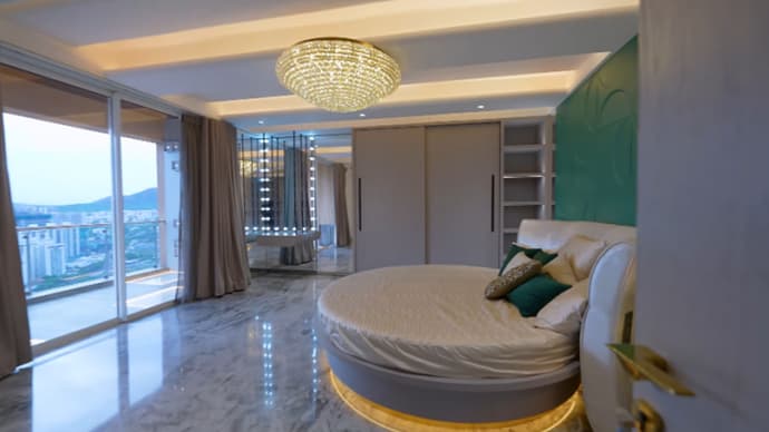 Jeetendra Pune Home Photos: जीतेंद्र का नया ड्रीम होम, 5000 स्क्वायर फीट का फ्लैट, इतने करोड़ कीमत