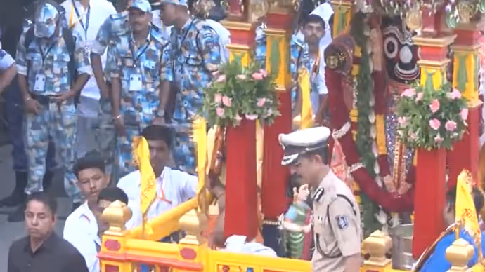 Jagannath Rath Yatra: अहमदाबाद में निकली भव्य रथयात्रा, 8 PHOTO में देखें भ्रमण पर कैसे निकले भगवान जगन्नाथ