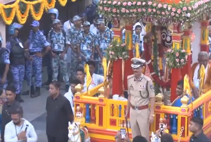 Jagannath Rath Yatra: अहमदाबाद में निकली भव्य रथयात्रा, 8 PHOTO में देखें भ्रमण पर कैसे निकले भगवान जगन्नाथ