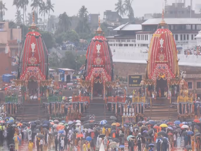 Jagannath Rath Yatra: अहमदाबाद में निकली भव्य रथयात्रा, 8 PHOTO में देखें भ्रमण पर कैसे निकले भगवान जगन्नाथ