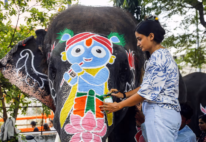 Jagannath Rath Yatra: अहमदाबाद में निकली भव्य रथयात्रा, 8 PHOTO में देखें भ्रमण पर कैसे निकले भगवान जगन्नाथ