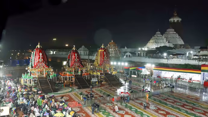 Puri Rath Yatra 2026: रथ यात्रा से ठीक पहले 5 PHOTO में देखें पुरी का भव्य नजारा