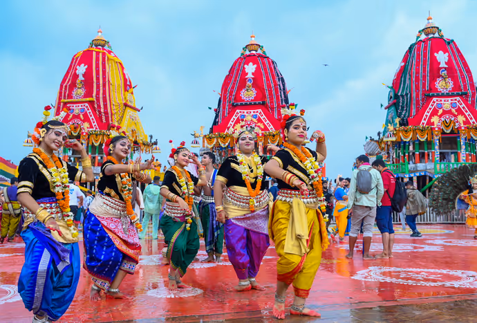 Jagannath Rath Yatra 2026: श्रद्धालुओं से गुलजार पुरी, 8 PHOTO में देखें रथयात्रा से पहले का अद्भुत नजारा