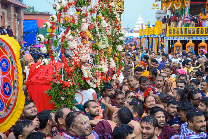 Jagannath Rath Yatra 2026: श्रद्धालुओं से गुलजार पुरी, 8 PHOTO में देखें रथयात्रा से पहले का अद्भुत नजारा