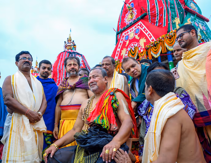 Jagannath Rath Yatra 2026: श्रद्धालुओं से गुलजार पुरी, 8 PHOTO में देखें रथयात्रा से पहले का अद्भुत नजारा