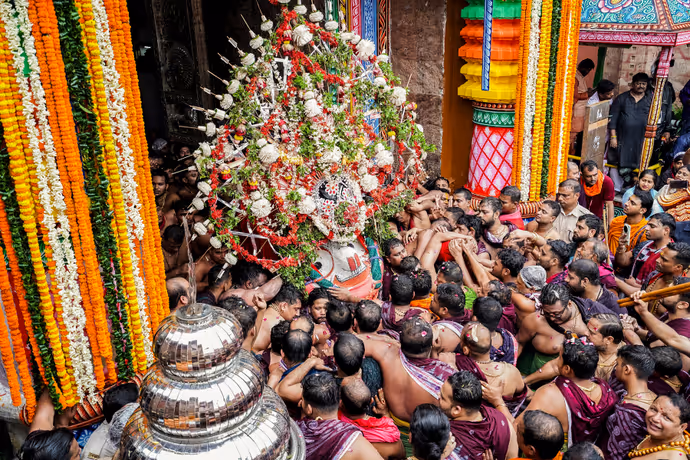 Jagannath Rath Yatra 2026: श्रद्धालुओं से गुलजार पुरी, 8 PHOTO में देखें रथयात्रा से पहले का अद्भुत नजारा