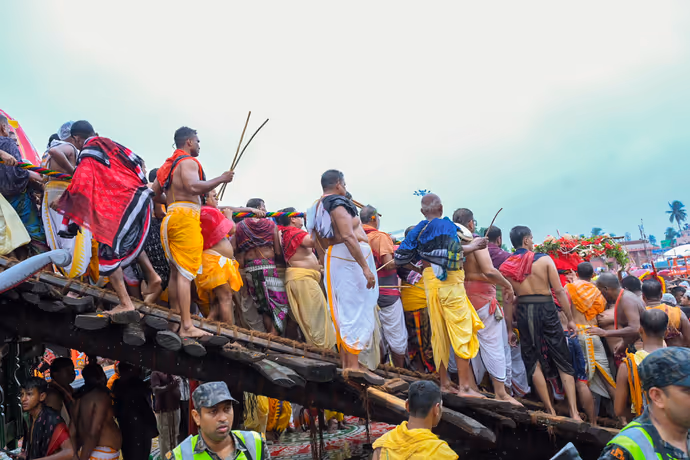 Jagannath Rath Yatra 2026: श्रद्धालुओं से गुलजार पुरी, 8 PHOTO में देखें रथयात्रा से पहले का अद्भुत नजारा