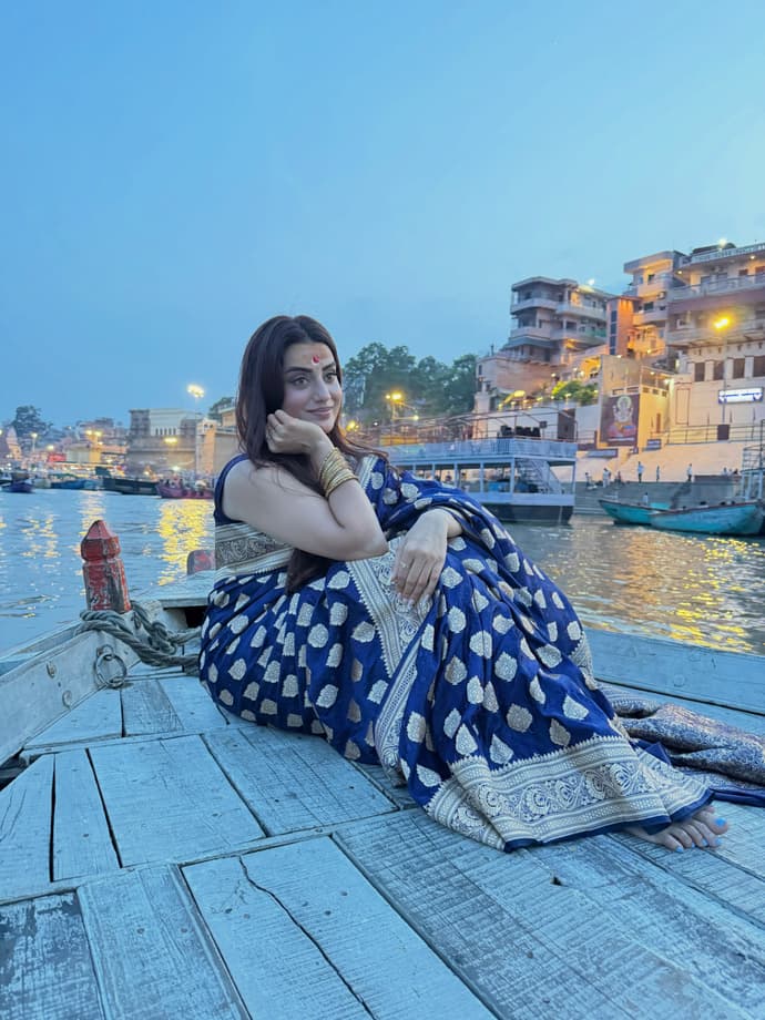 महादेव के दरबार पहुंचीं अक्षरा सिंह, 6 Photos में दिखें भोजपुरी क्वीन का ट्रेडिशनल लुक