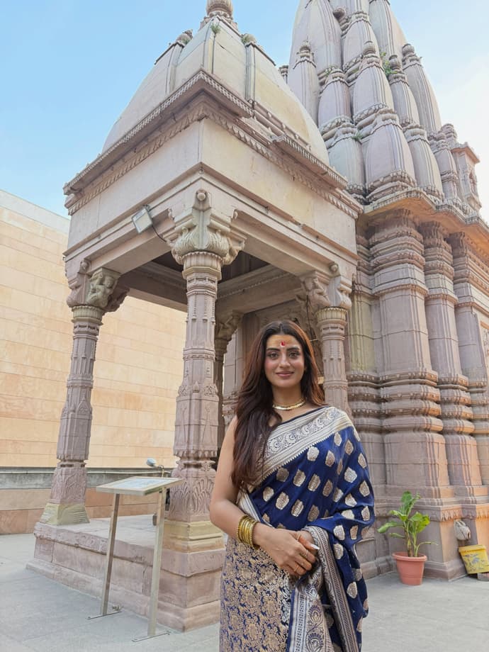 महादेव के दरबार पहुंचीं अक्षरा सिंह, 6 Photos में दिखें भोजपुरी क्वीन का ट्रेडिशनल लुक