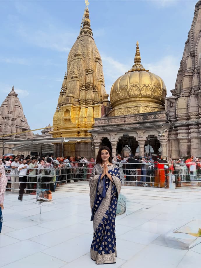महादेव के दरबार पहुंचीं अक्षरा सिंह, 6 Photos में दिखें भोजपुरी क्वीन का ट्रेडिशनल लुक