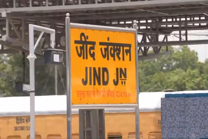 हाइड्रोजन ट्रेन चलाने वाला दुनिया का 5वां देश बना भारत, 10 PHOTO में देखें ट्रेन की खास तस्वीरें