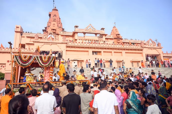 Puri Rath Yatra 2nd Day: दूसरे दिन पुरी पहुंचे 12 लाख श्रद्धालु, 8 PHOTO में रथयात्रा की भव्य तस्वीरें