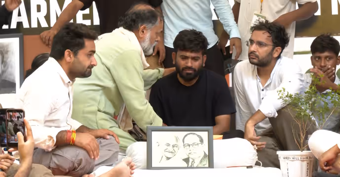 10 PHOTO: कभी भरी सिसकियां तो कभी छुपाया मुंह, सोनम वांगचुक के साथ जो हुआ उसे देख फूट-फूटकर रोये Abhijeet Dipke