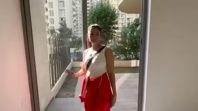 प्रिंस नरुला-युविका चौधरी का लविश होम, लिविंग रूम से बालकनी व्यू तक की Inside Photos
