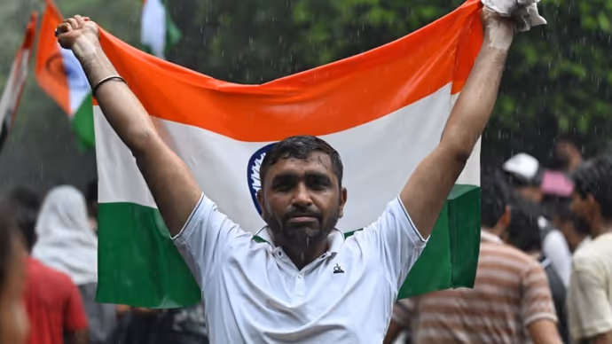 अभिजीत दिपके से लेकर सोनम वागंचुक की पत्नी तक, 5 तस्वीरों में सबसे पहले देखिए जंतर-मंतर के ताजा हाल