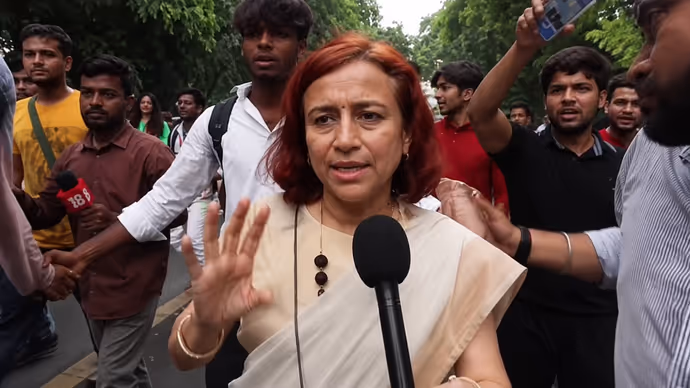 अभिजीत दिपके से लेकर सोनम वागंचुक की पत्नी तक, 5 तस्वीरों में सबसे पहले देखिए जंतर-मंतर के ताजा हाल