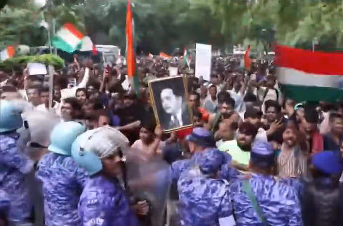CJP Protest: पुलिस ने दौड़ा-दौड़ाकर पीटा, कइयों के फूटे सिर..7 PHOTO में देखें जंतर-मंतर का हाल