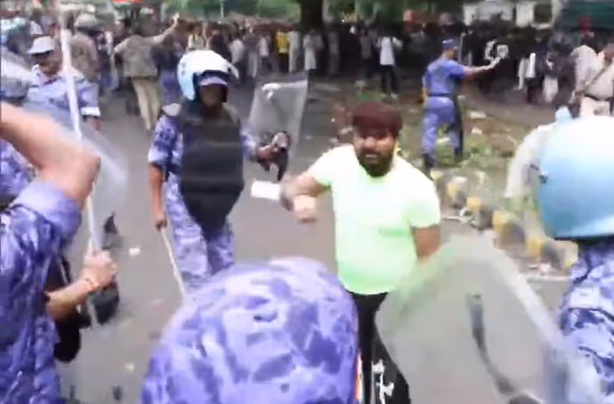 CJP Protest: पुलिस ने दौड़ा-दौड़ाकर पीटा, कइयों के फूटे सिर..7 PHOTO में देखें जंतर-मंतर का हाल