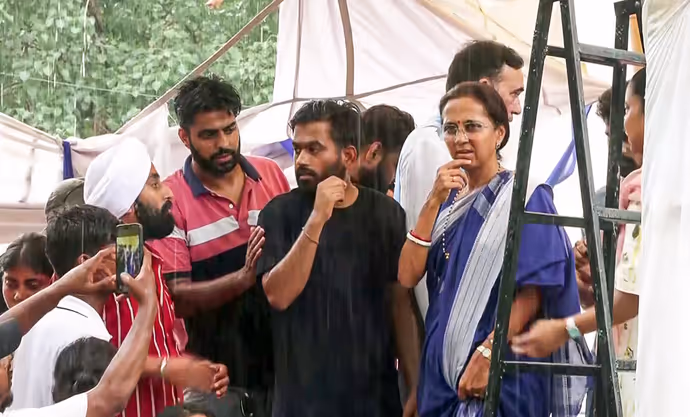 राहुल गांधी से CJP और किसान तक...पूरे देशभर में दिल्ली की इन 5 तस्वीरों की चर्चा