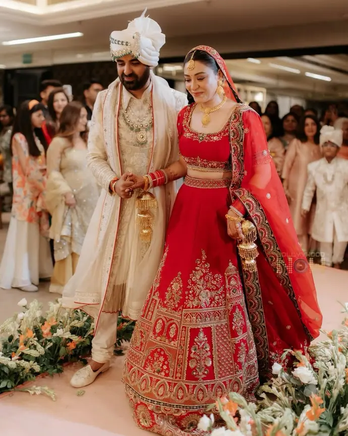 'ये काली काली आंखें' की 'पूर्वा' ने की शादी, देखें लाल जोड़े में आंचल सिंह की 8 वेडिंग Photos