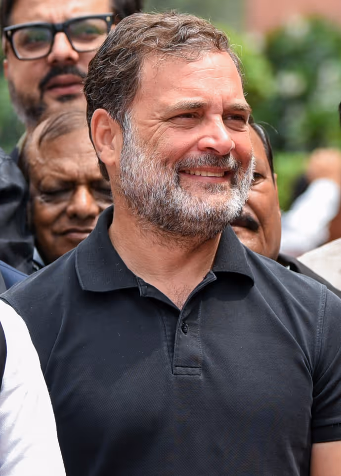 Sansad Protest: विरोध या टाइमपास? गंभीर मुद्दे पर भी राहुल-प्रियंका का 'हंसी-मजाक', तस्वीरें वायरल