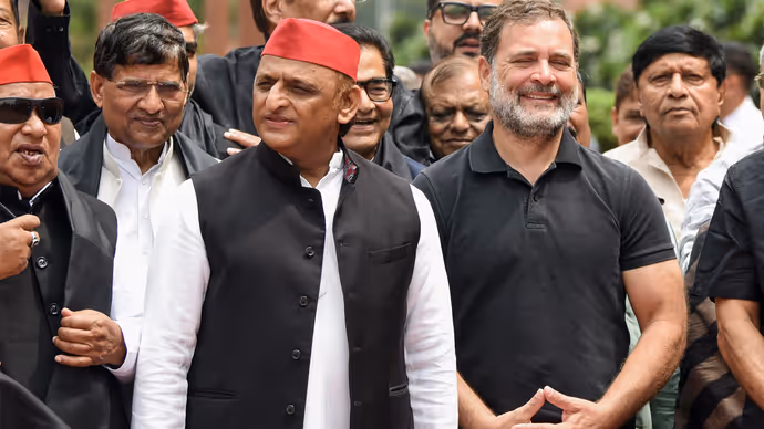 Sansad Protest: विरोध या टाइमपास? गंभीर मुद्दे पर भी राहुल-प्रियंका का 'हंसी-मजाक', तस्वीरें वायरल