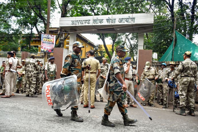 दिल्ली ही नहीं, देशभर में हुआ बवाल, 10 PHOTO में देखिए लखनऊ पटना से लेकर भोपाल जयपुर तक का हाल