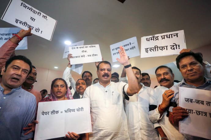 दिल्ली ही नहीं, देशभर में हुआ बवाल, 10 PHOTO में देखिए लखनऊ पटना से लेकर भोपाल जयपुर तक का हाल