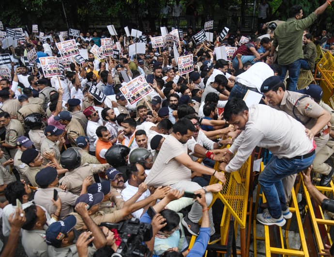 दिल्ली ही नहीं, देशभर में हुआ बवाल, 10 PHOTO में देखिए लखनऊ पटना से लेकर भोपाल जयपुर तक का हाल
