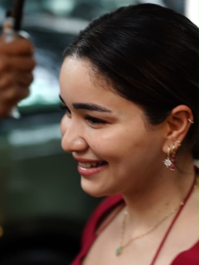 बिना मेकअप कैमरे में कैद हुईं सारा तेंदुलकर, 5 Photos में देखें फ्लॉलेस ब्यूटी