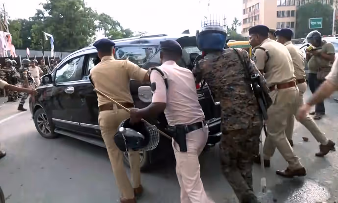 पटना में खूनी हुआ NEET पेपरलीक विरोध, 5 PHOTO में कैसे लहूलुहान हुई लेडी पुलिस