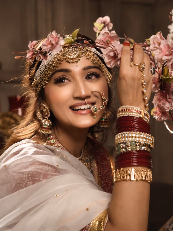 रमेश पोखरियाल की बेटी 'दुल्हन' लिबास में, 10 Photos में देखें आरुषि निशंक की हर अदा