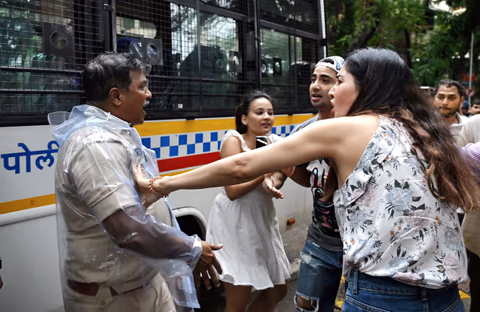 CJP Protest: कहीं पुलिस ने घसीटा तो कहीं सुरक्षाबलों से भिड़े, 8 PHOTO में कैसे निकला स्टूडेंट का गुस्सा